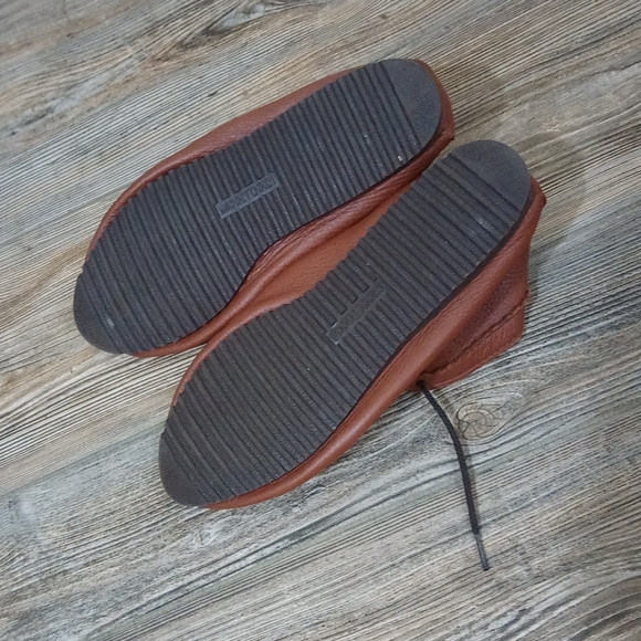 Minnetonka Leather Lightweight Slouchy Lace Up Moccasin Shoes - Picture 9 of 14